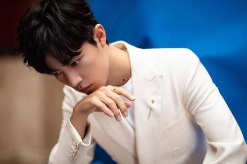 肖战吃瓜视频完整,揭秘娱乐圈幕后真相，网友热议不断