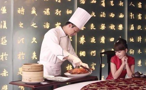 回民吃瓜阿娘最新视频播放,揭秘新疆美食背后的感人故事