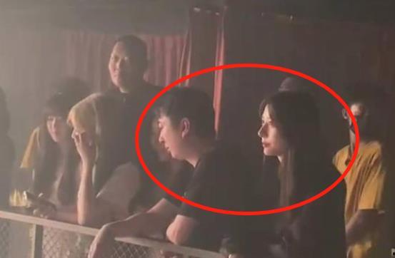 吃瓜网红小勺子视频,揭秘娱乐圈幕后故事